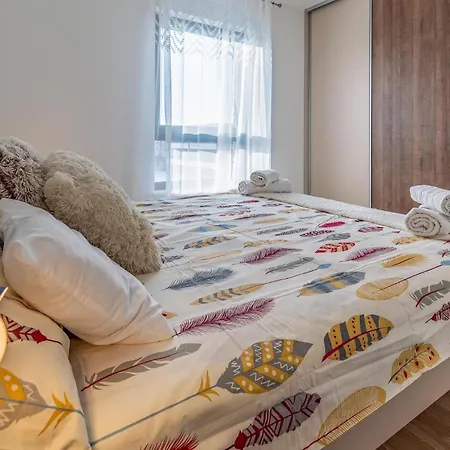 3 Bedroom Gorgeous In Медулин