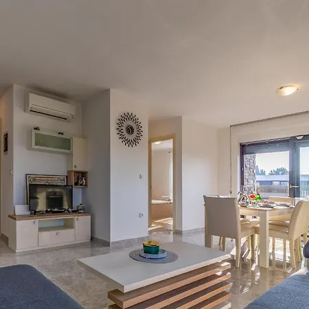 3 Bedroom Gorgeous In * Medulin