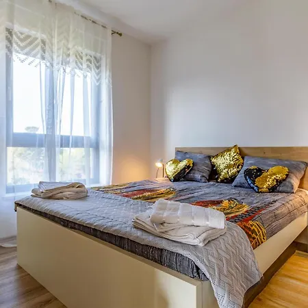 3 Bedroom Gorgeous In Апартаменты Медулин