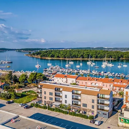 公寓 3 Bedroom Cozy In