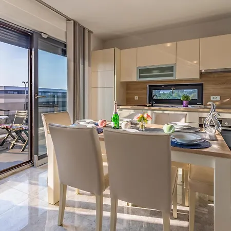 아파트 3 Bedroom Gorgeous In 메덜린