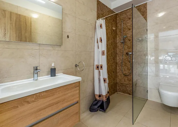 3 Bedroom Cozy In 公寓 *