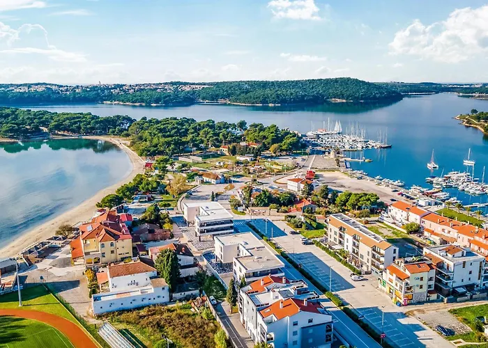 3 Bedroom Cozy In 公寓