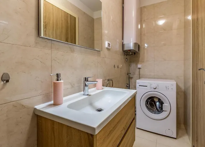 公寓 3 Bedroom Cozy In