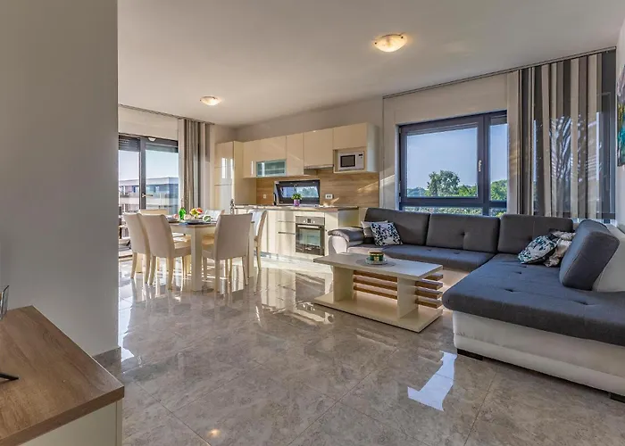 公寓 3 Bedroom Cozy In